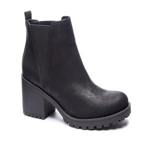 Dirty Laundry Chelsea Boots